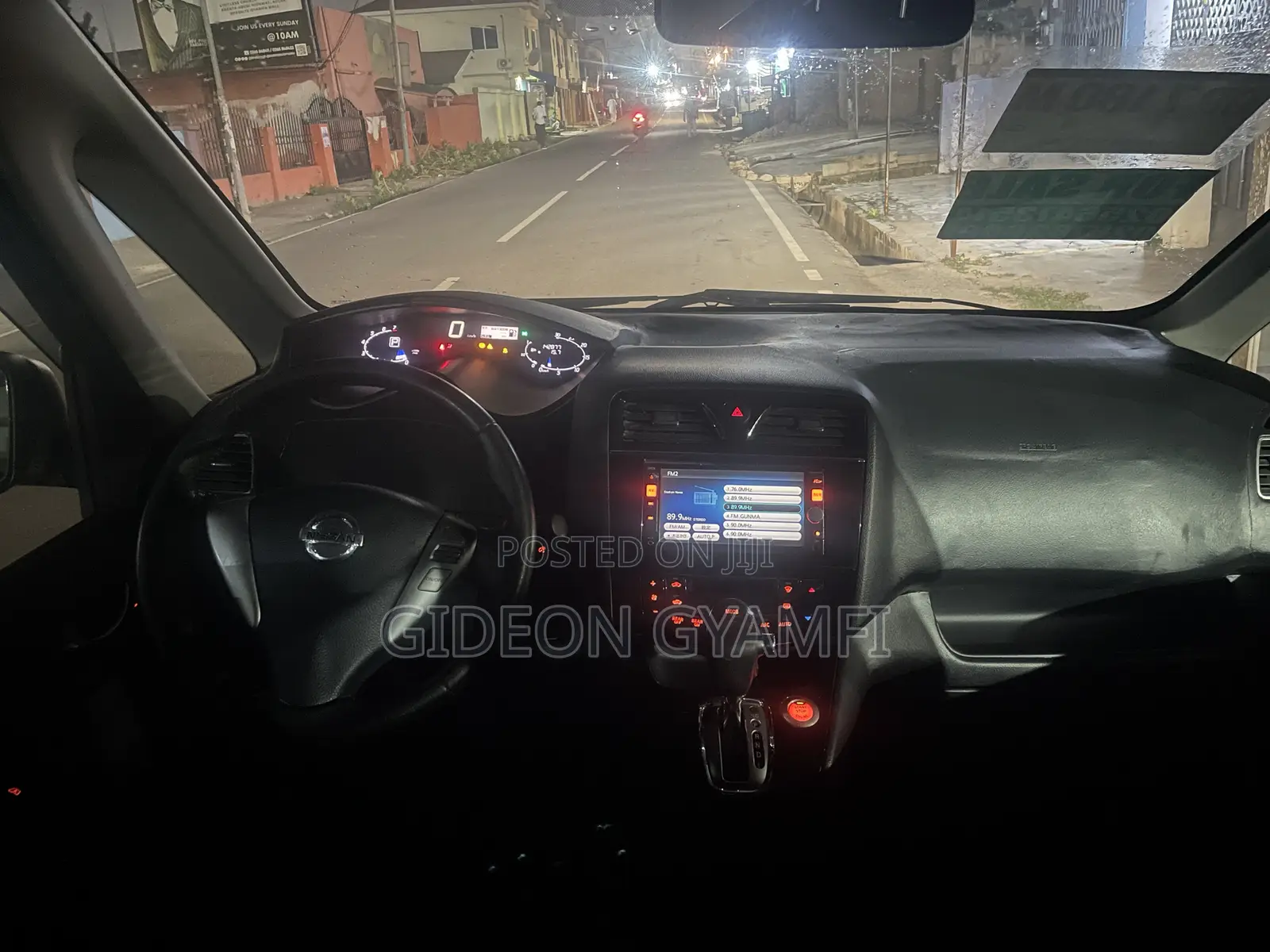 Nissan Serena 2012