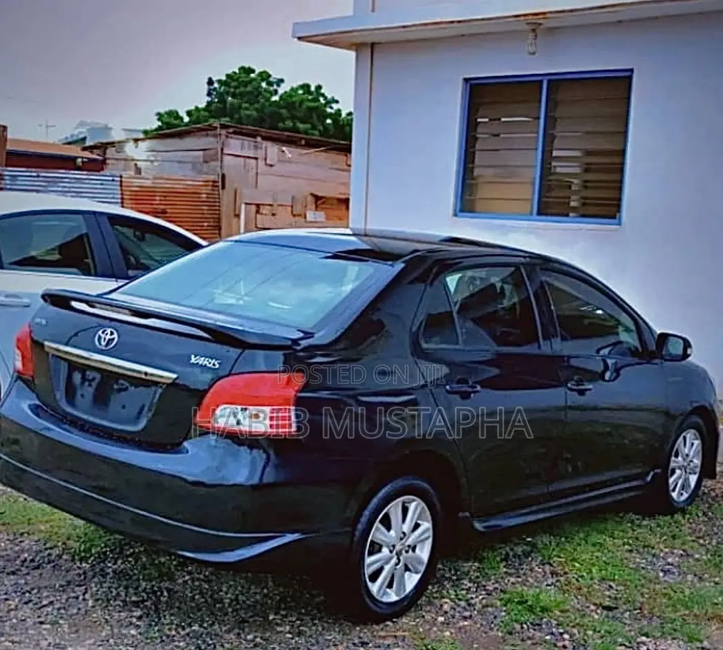 Toyota Yaris 2010 Black