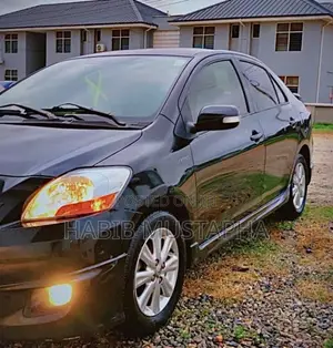Toyota Yaris 2010 Black