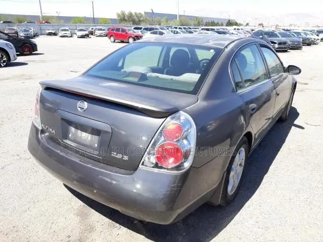 Nissan Altima 2005 Tail Light