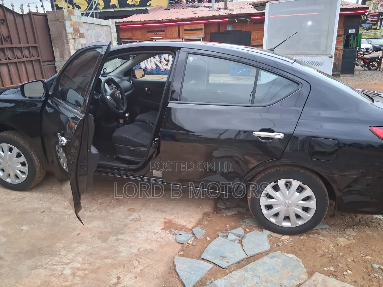 Nissan Versa 2017 Black