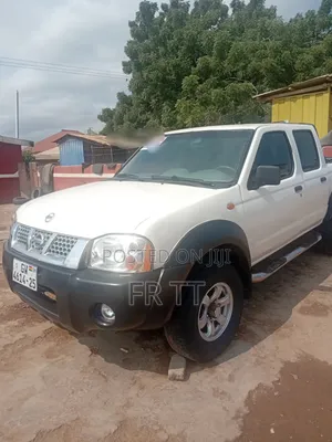 Nissan Hardbody 2010 White