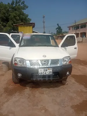 Nissan Hardbody 2010 White