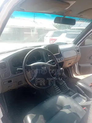 Nissan Hardbody 2010 White