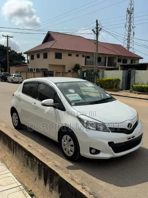 Toyota Vitz 2012 Off white