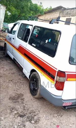 Toyota HiAce 2010 White