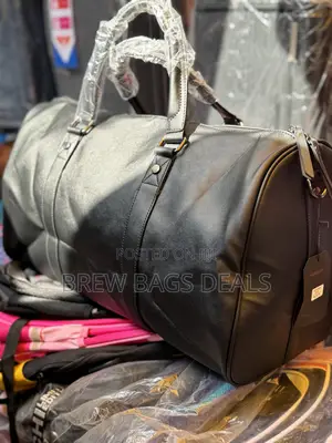Premium Quality Sunsilk Pure Leather Large Duffle Traveling Bag.