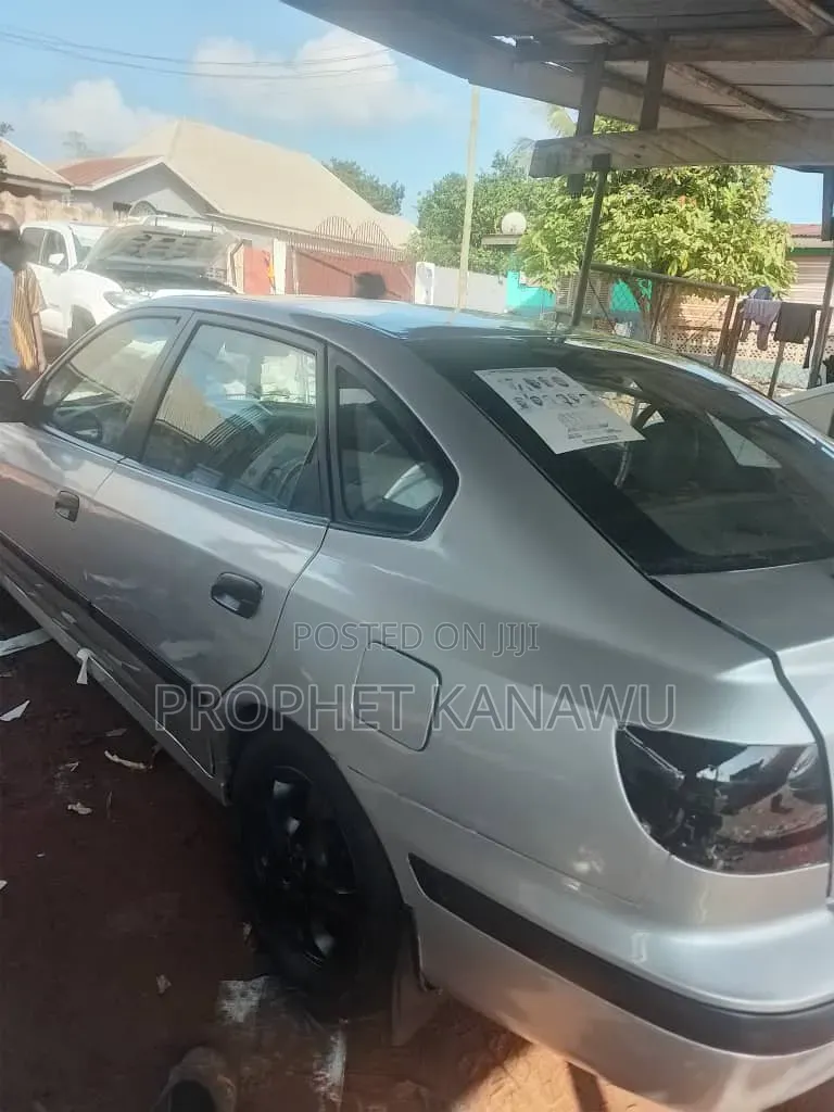 Hyundai Accent 2010 Silver