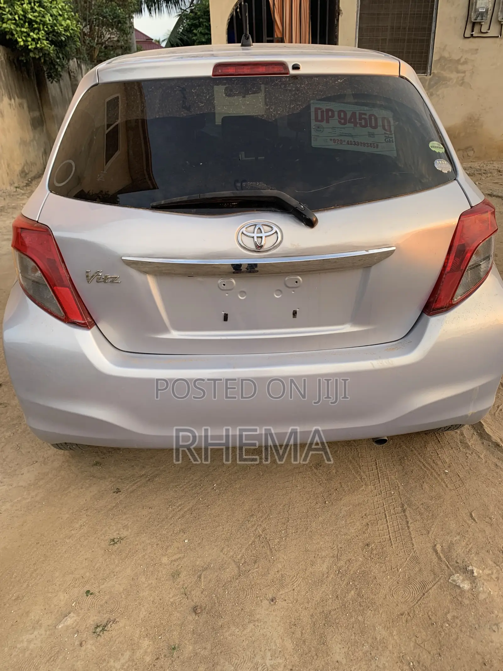 Toyota Vitz 2014 Silver
