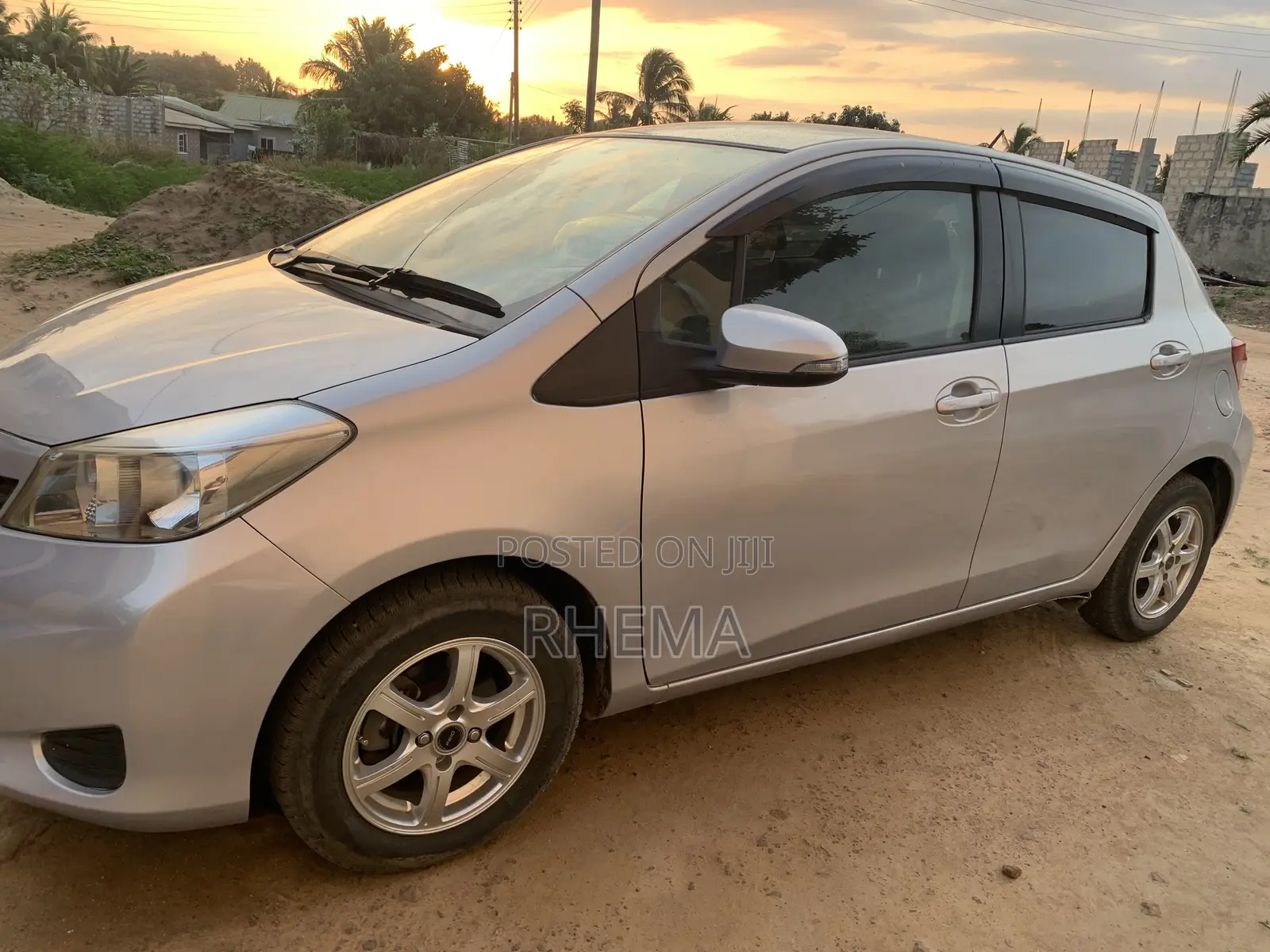 Toyota Vitz 2014 Silver