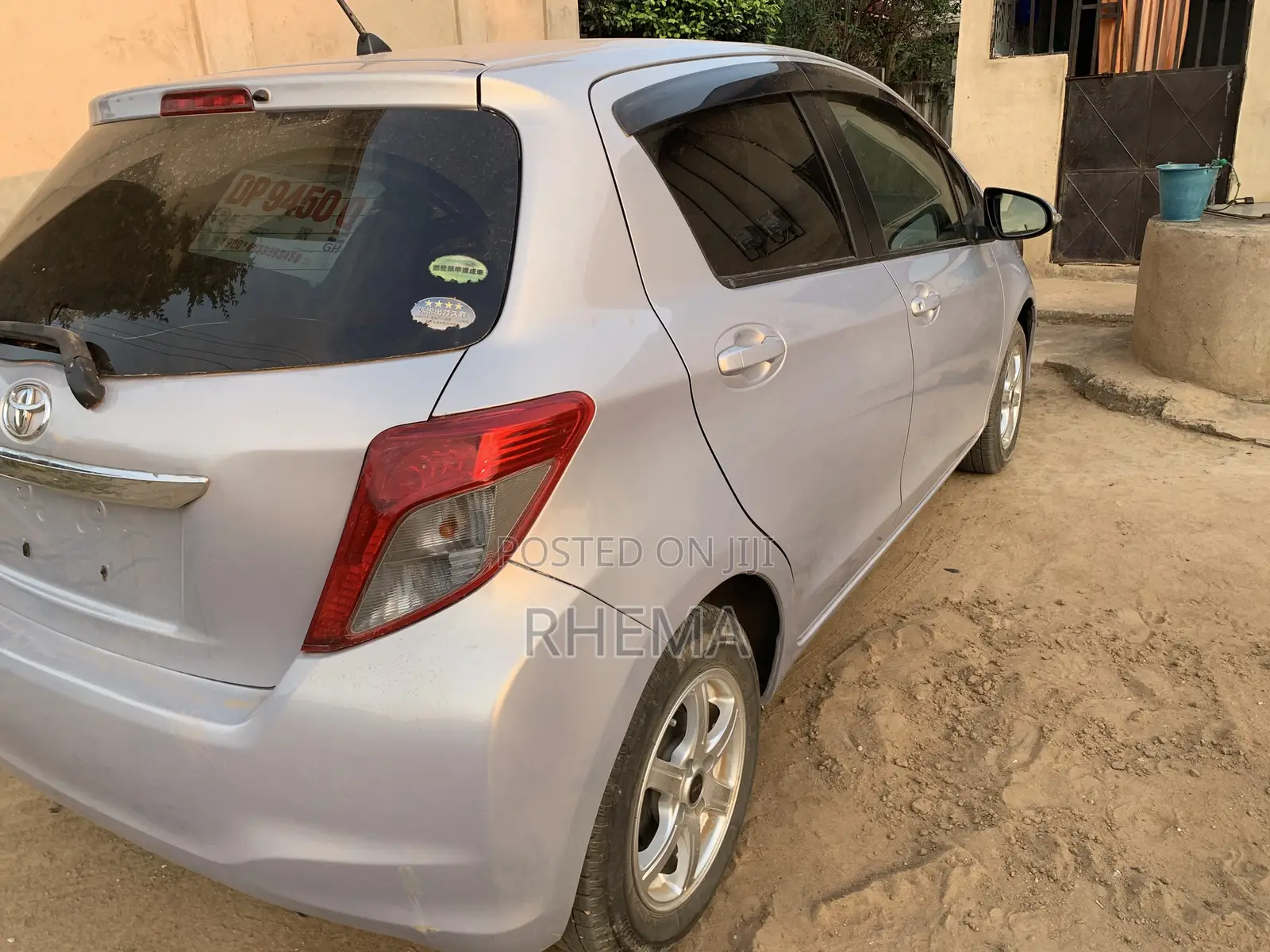 Toyota Vitz 2014 Silver