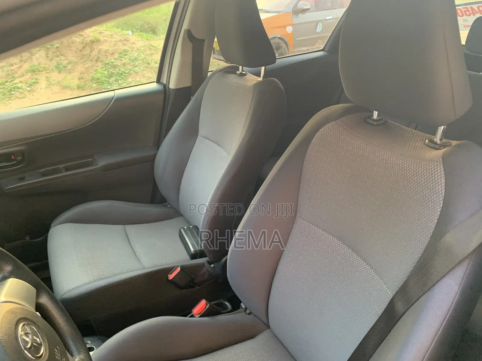 Toyota Vitz 2014 Silver