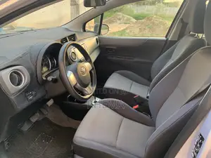 Toyota Vitz 2014 Silver