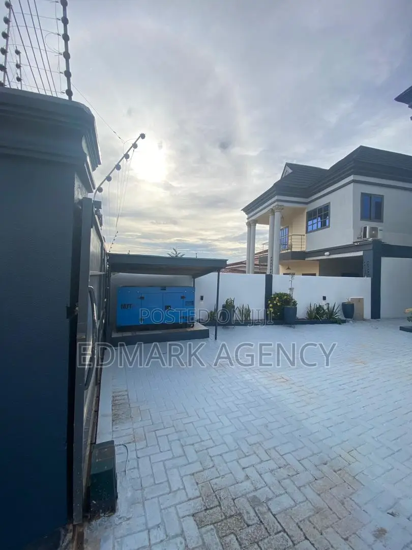 4bdrm House in Westlands, Police Station for sale
