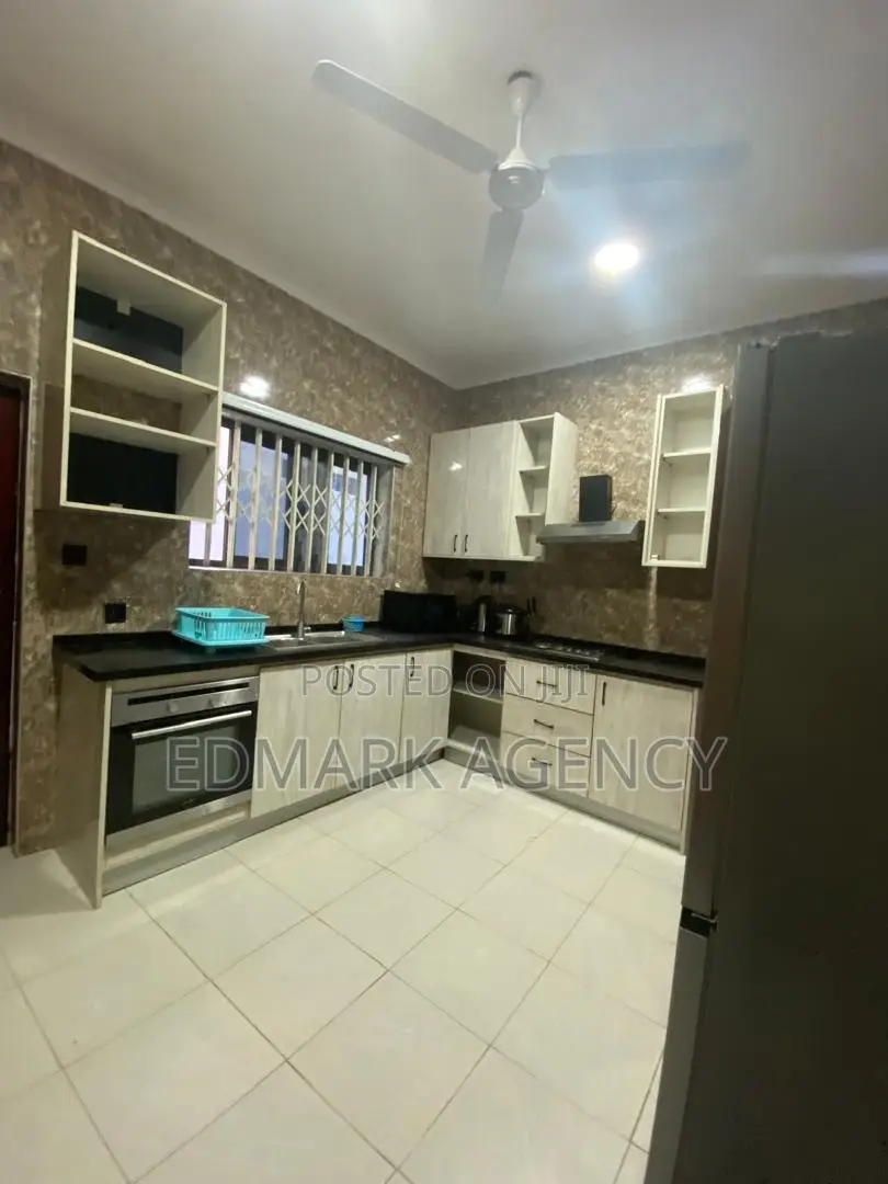 4bdrm House in Westlands, Police Station for sale