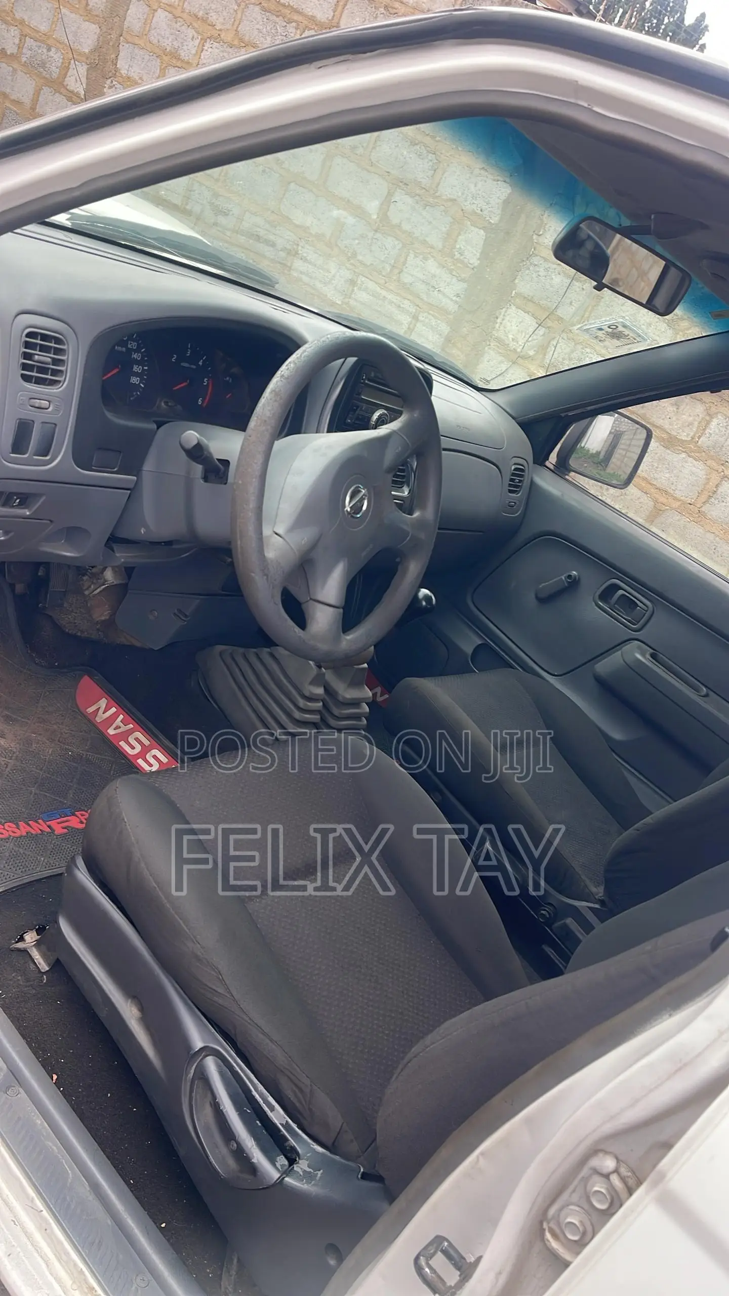 Nissan Hardbody 2012 White