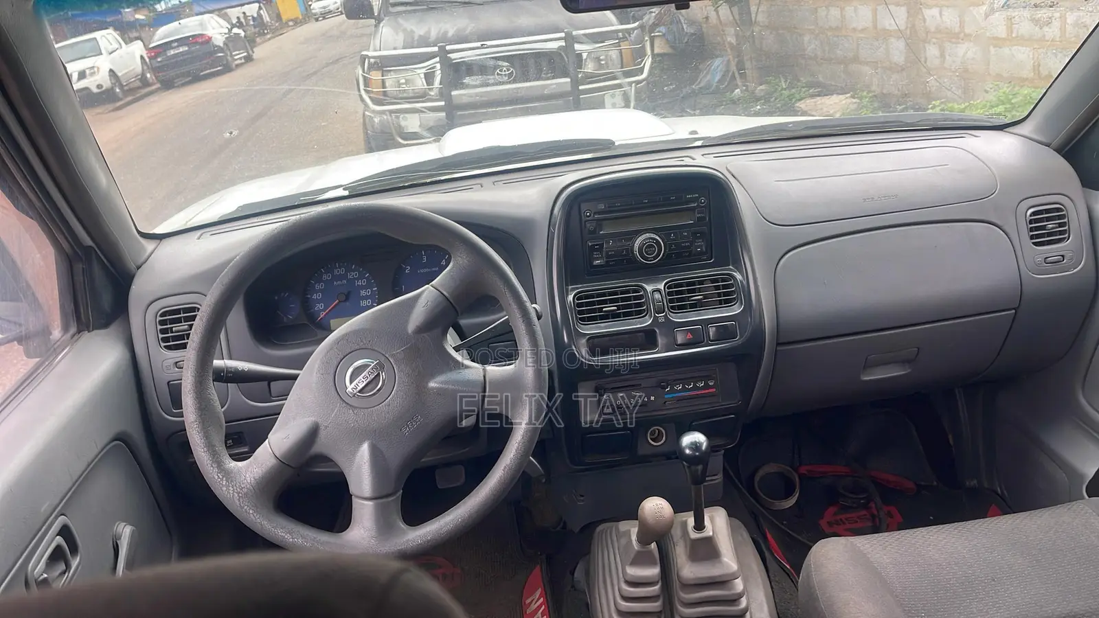 Nissan Hardbody 2012 White