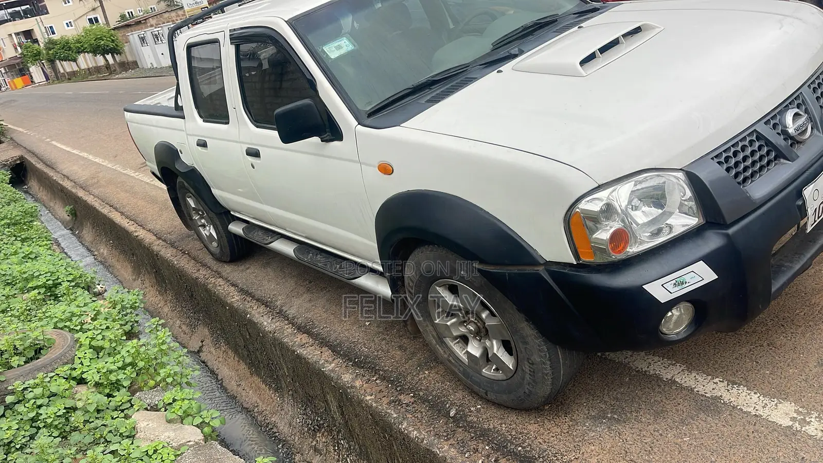 Nissan Hardbody 2012 White