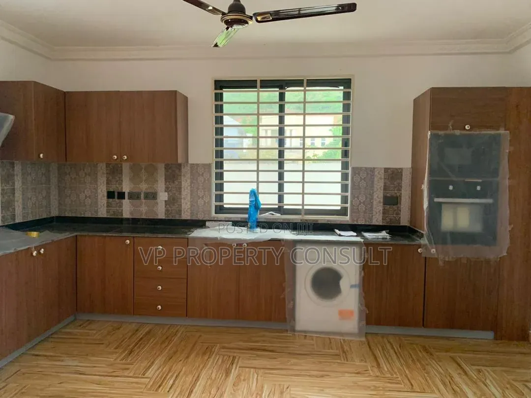 4bdrm House in Oyarifa Mall Area for sale
