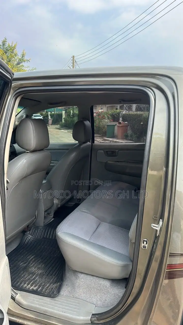 Toyota Hilux 2.7 VVT-i 4X4 SRX 2010 Gray