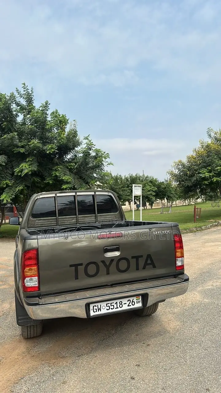 Toyota Hilux 2.7 VVT-i 4X4 SRX 2010 Gray