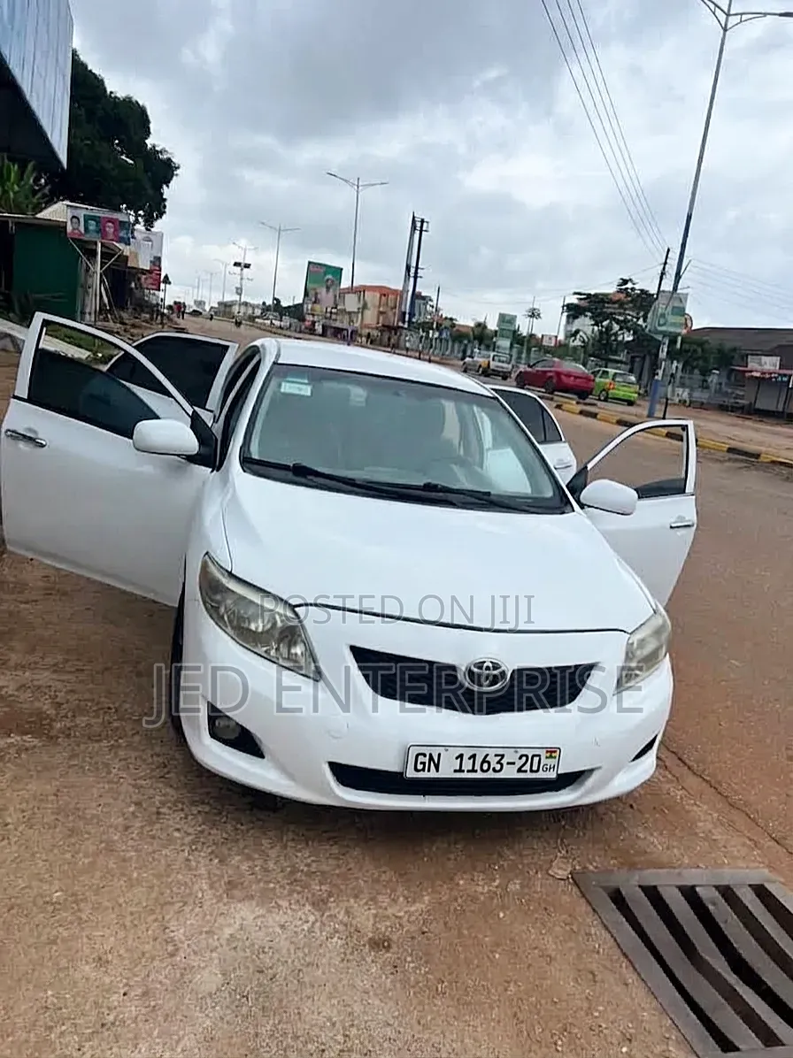 Toyota Corolla 2010 White