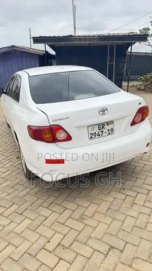 Toyota Corolla LE 4dr Sedan (1.8L 4cyl 4A) 2010 White