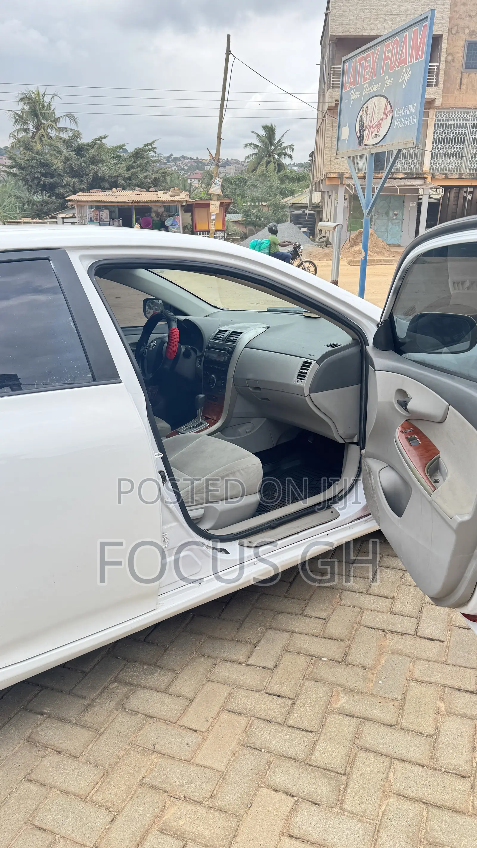 Toyota Corolla LE 4dr Sedan (1.8L 4cyl 4A) 2010 White