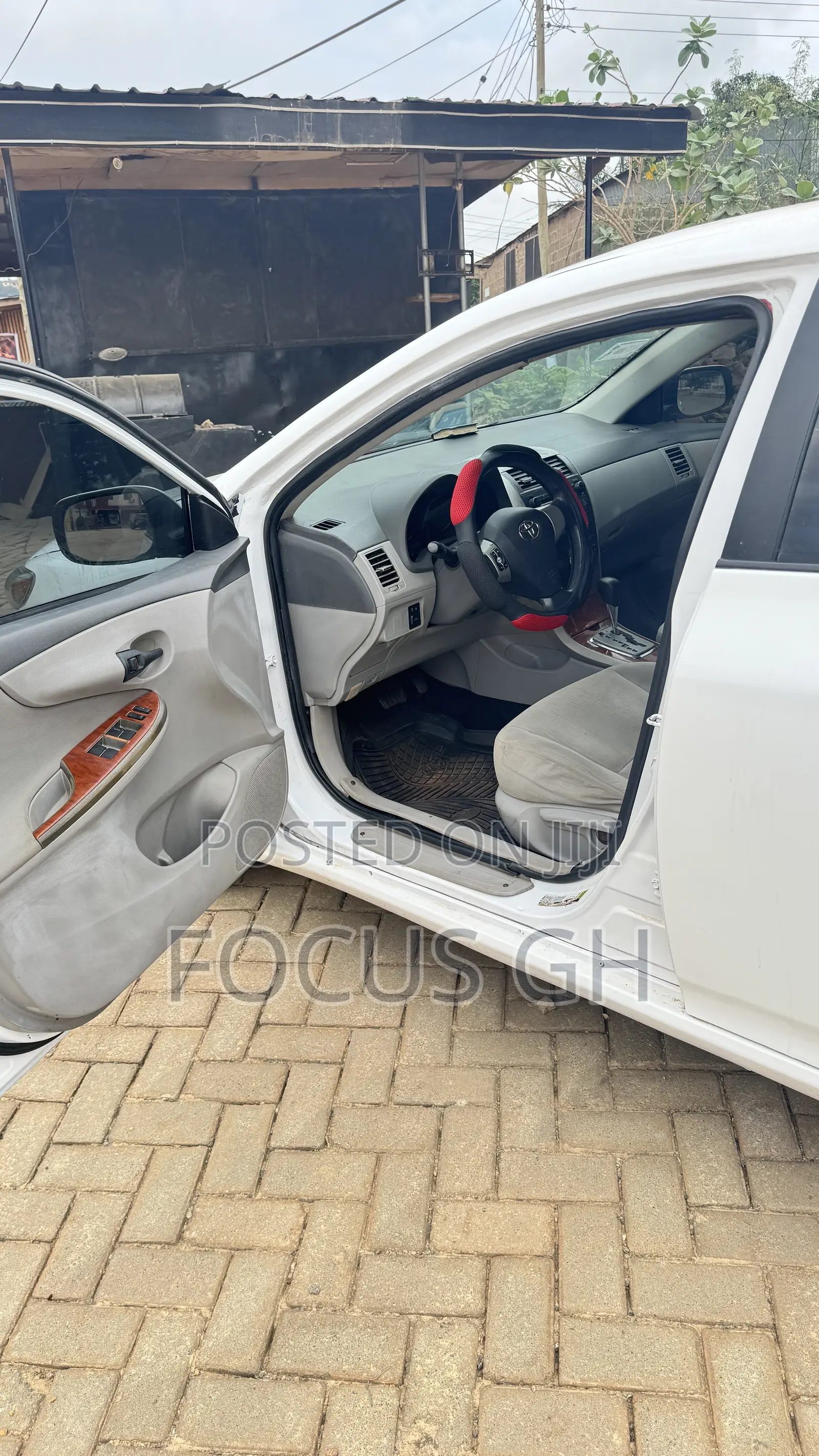 Toyota Corolla LE 4dr Sedan (1.8L 4cyl 4A) 2010 White