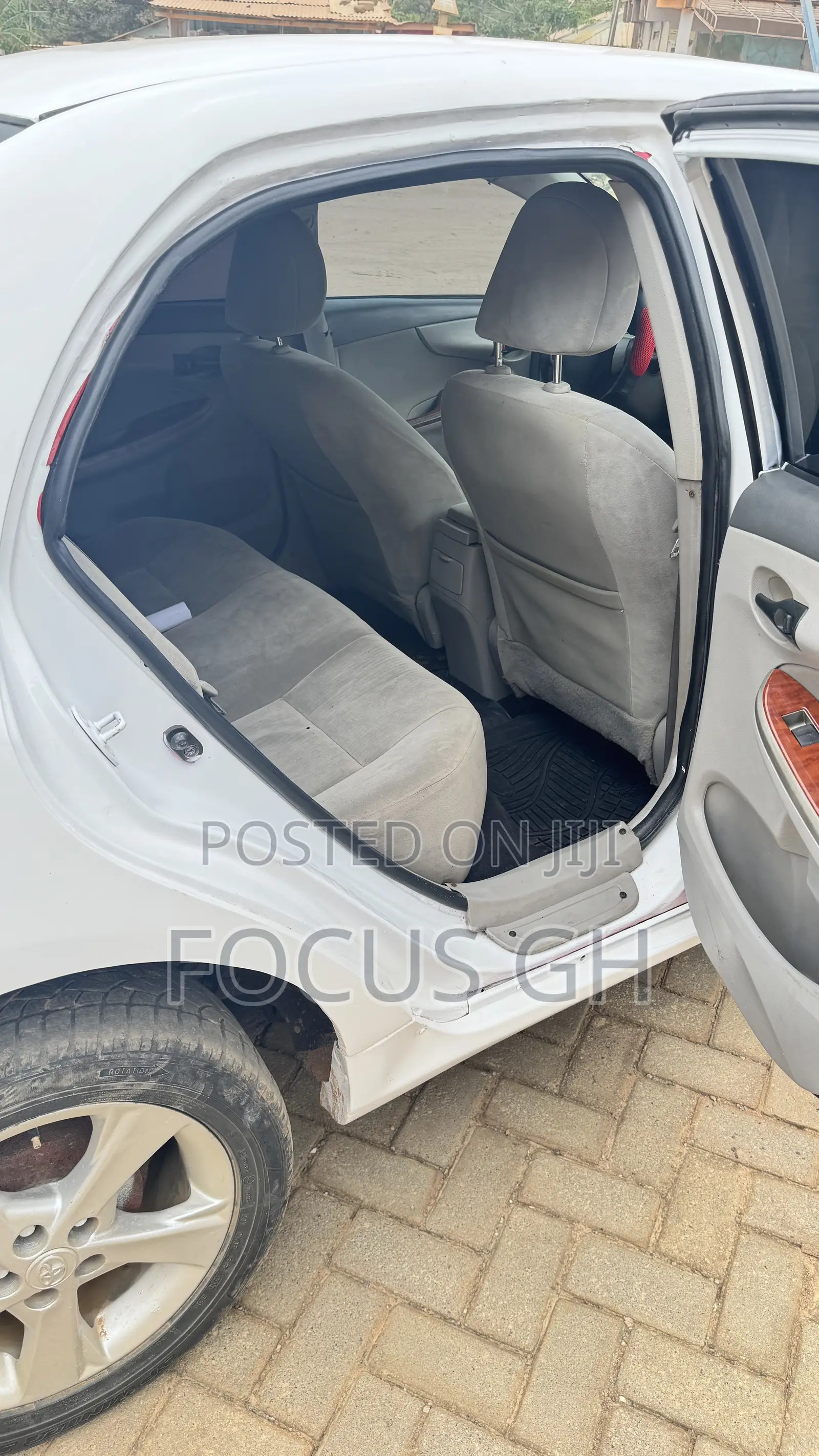 Toyota Corolla LE 4dr Sedan (1.8L 4cyl 4A) 2010 White