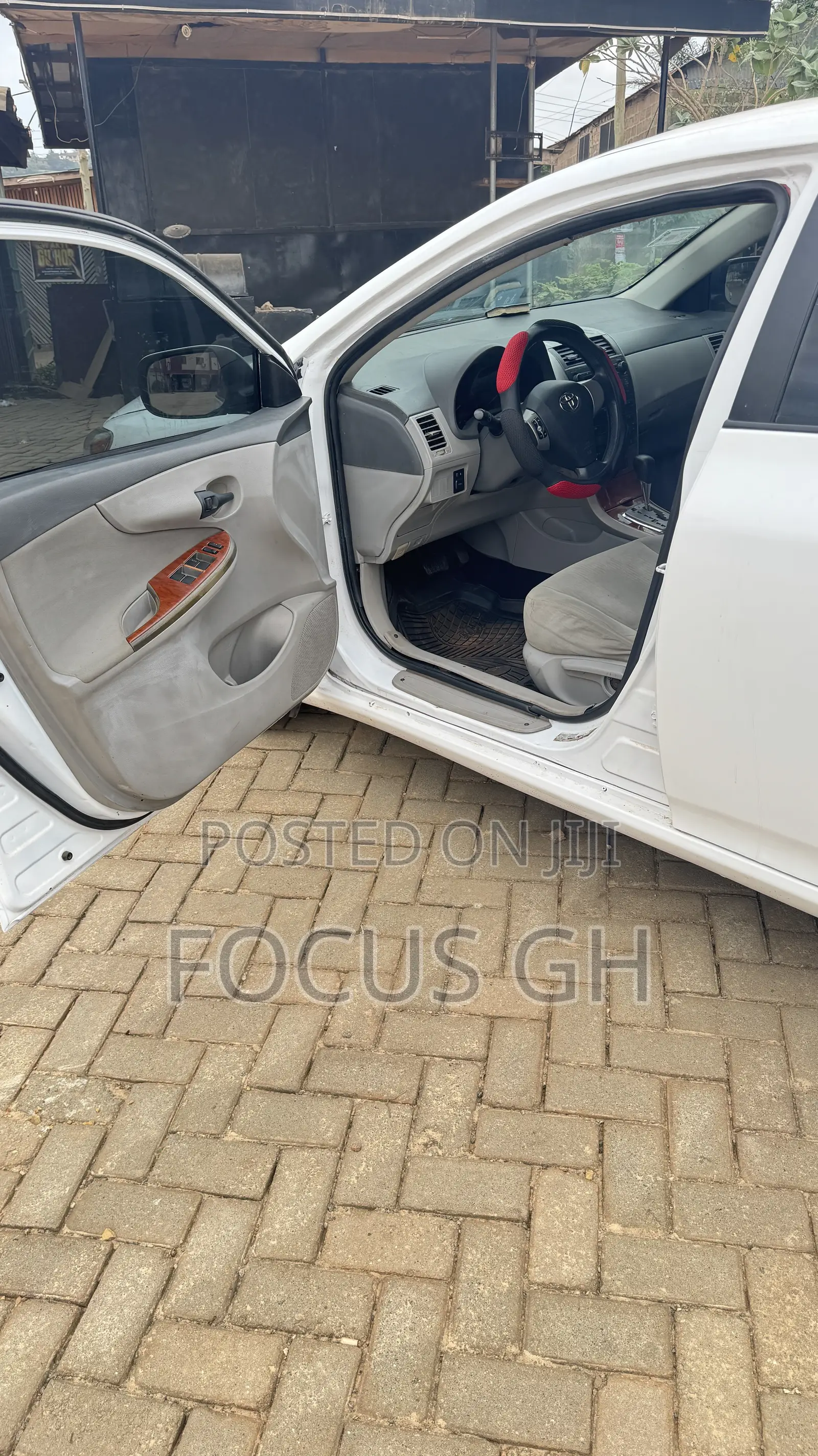 Toyota Corolla LE 4dr Sedan (1.8L 4cyl 4A) 2010 White