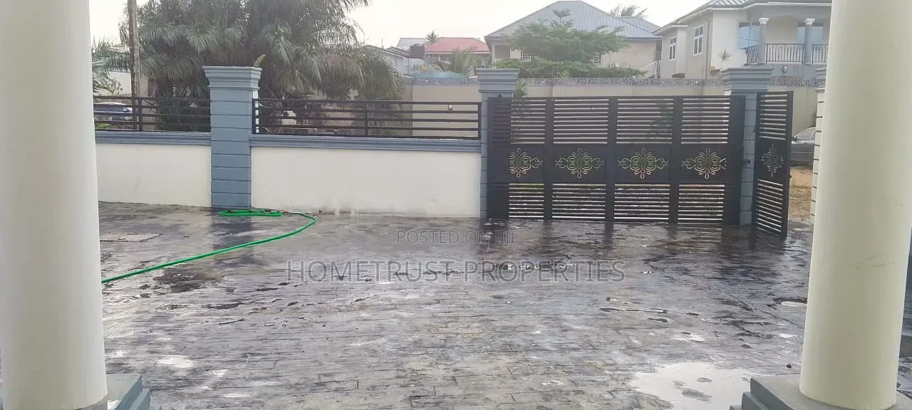 5bdrm Duplex in Pokuase Mayera for rent