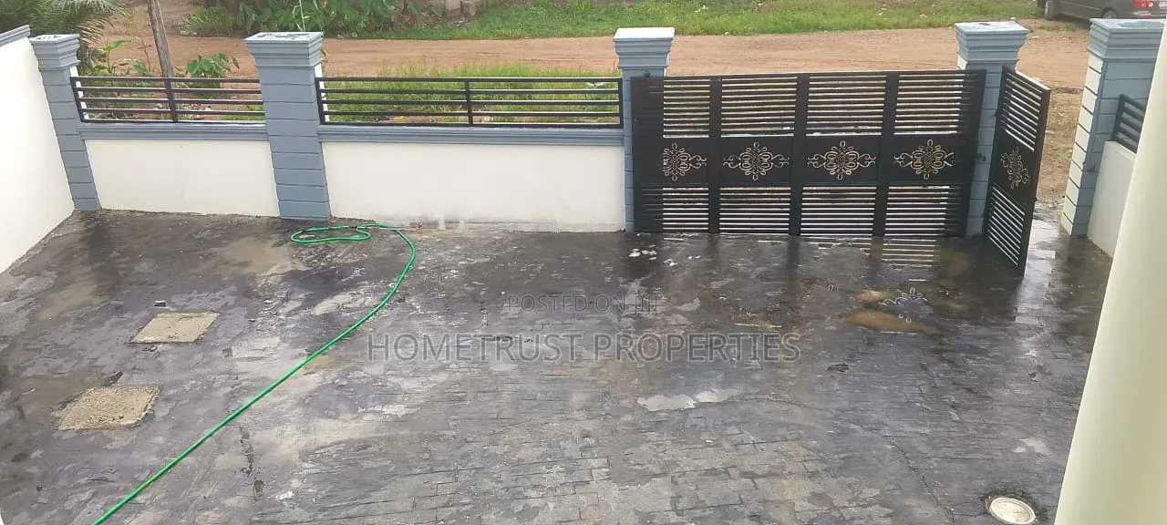 5bdrm Duplex in Pokuase Mayera for rent