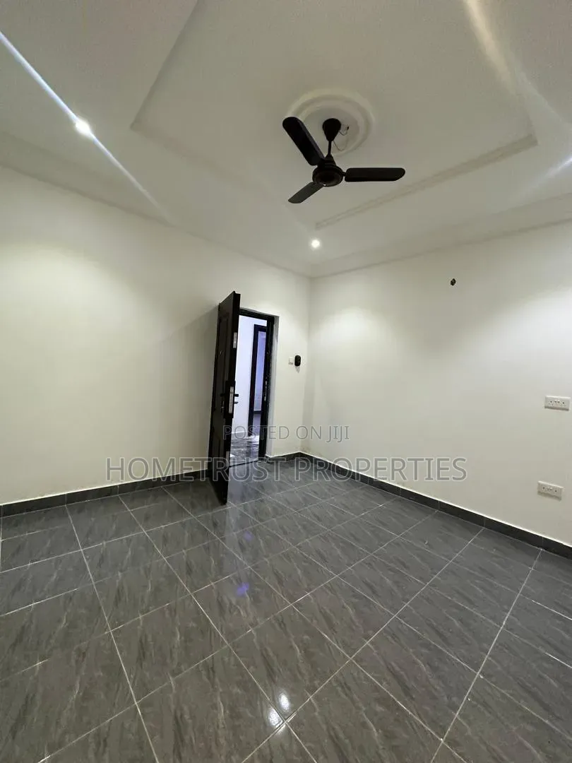 5bdrm Duplex in Pokuase Mayera for rent