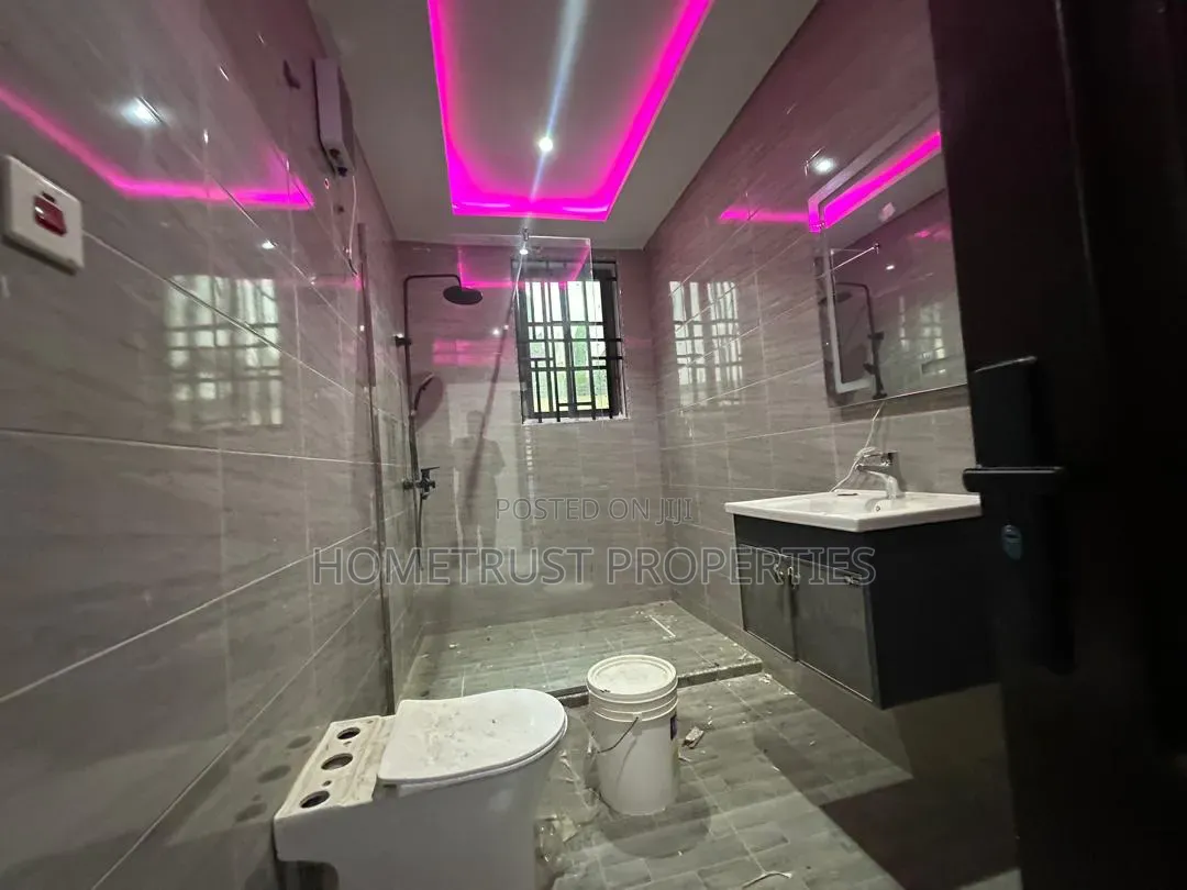 5bdrm Duplex in Pokuase Mayera for rent