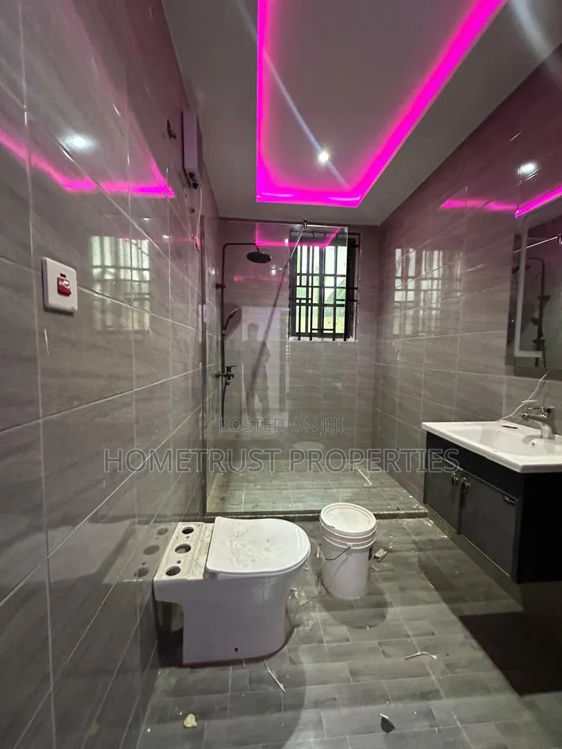 5bdrm Duplex in Pokuase Mayera for rent