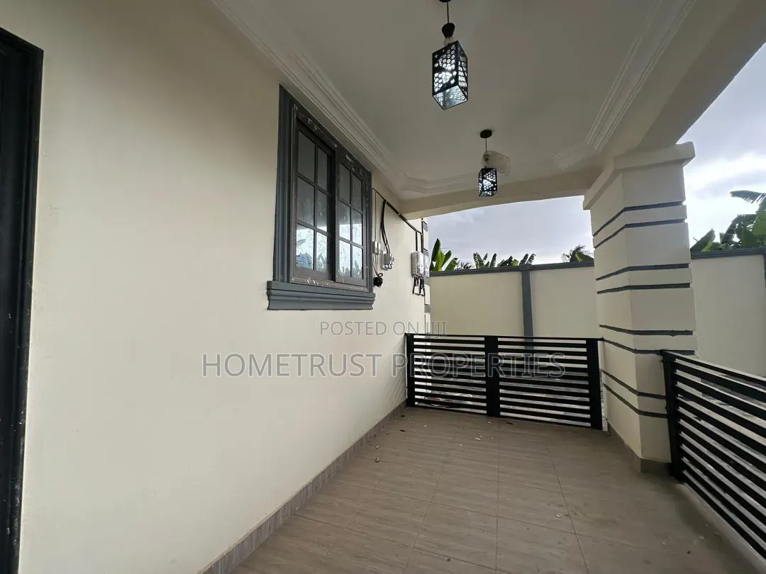 5bdrm Duplex in Pokuase Mayera for rent