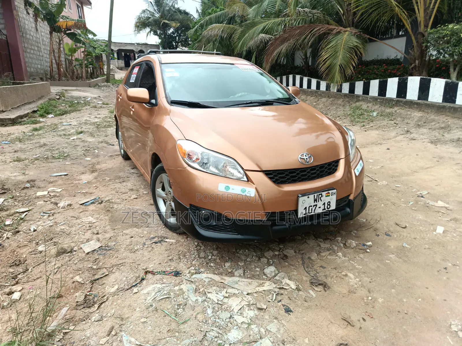 Toyota Matrix S Hatchback AWD (2.4L 4cyl 4A) 2009 Gold
