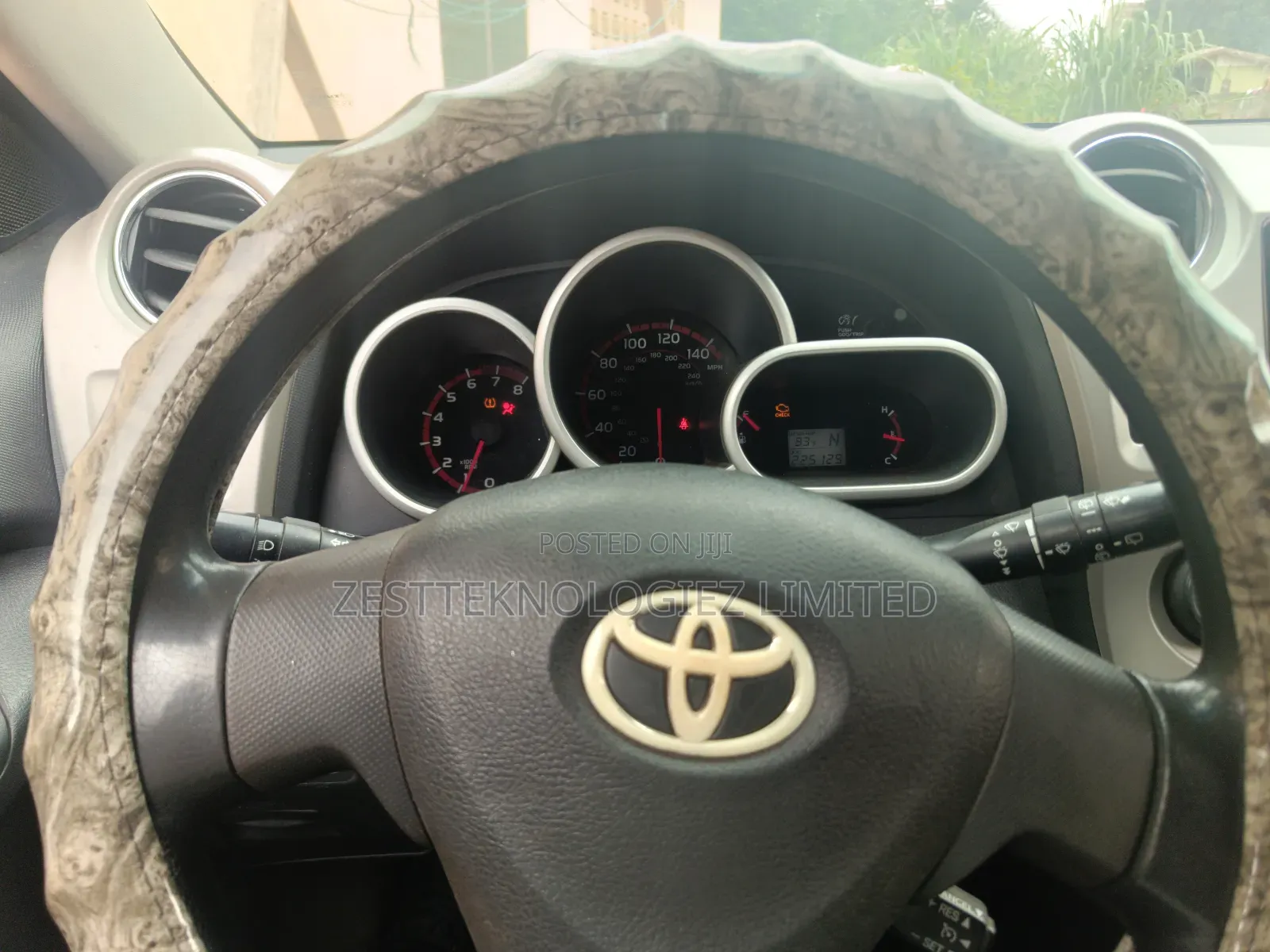 Toyota Matrix S Hatchback AWD (2.4L 4cyl 4A) 2009 Gold