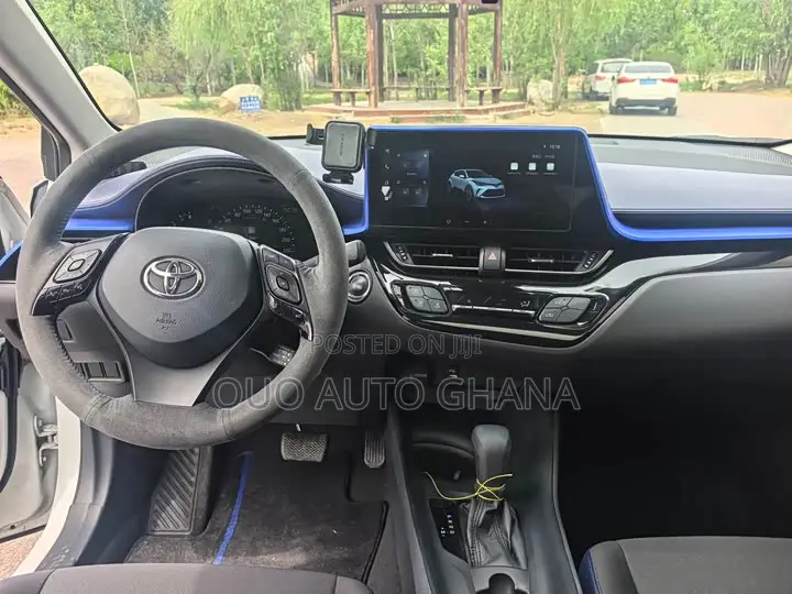 Toyota C-HR 2023 White
