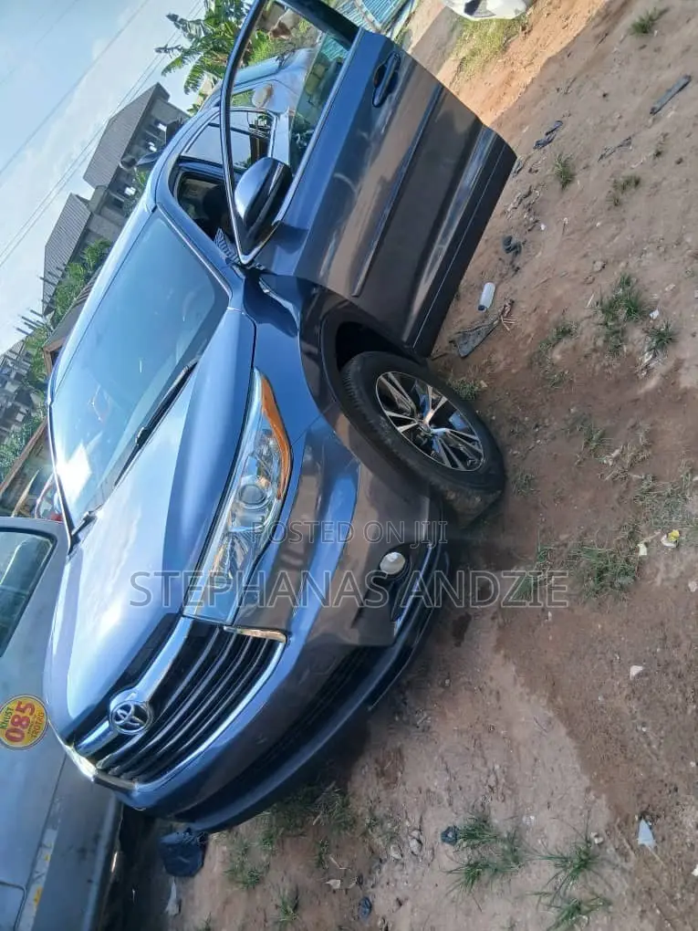 Toyota Highlander LE V6 4x2 (3.5L 6cyl 6A) 2016 Gray