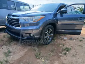 Toyota Highlander LE V6 4x2 (3.5L 6cyl 6A) 2016 Gray