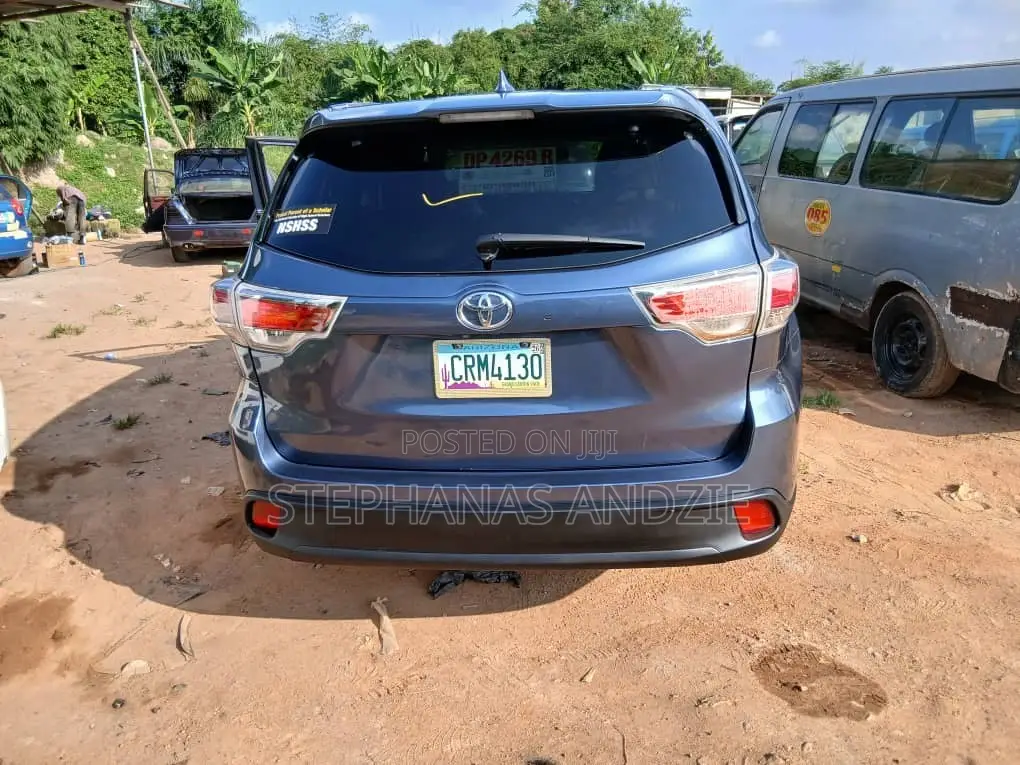 Toyota Highlander LE V6 4x2 (3.5L 6cyl 6A) 2016 Gray