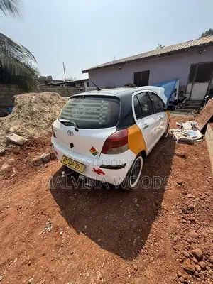 Toyota Vitz 2009 White