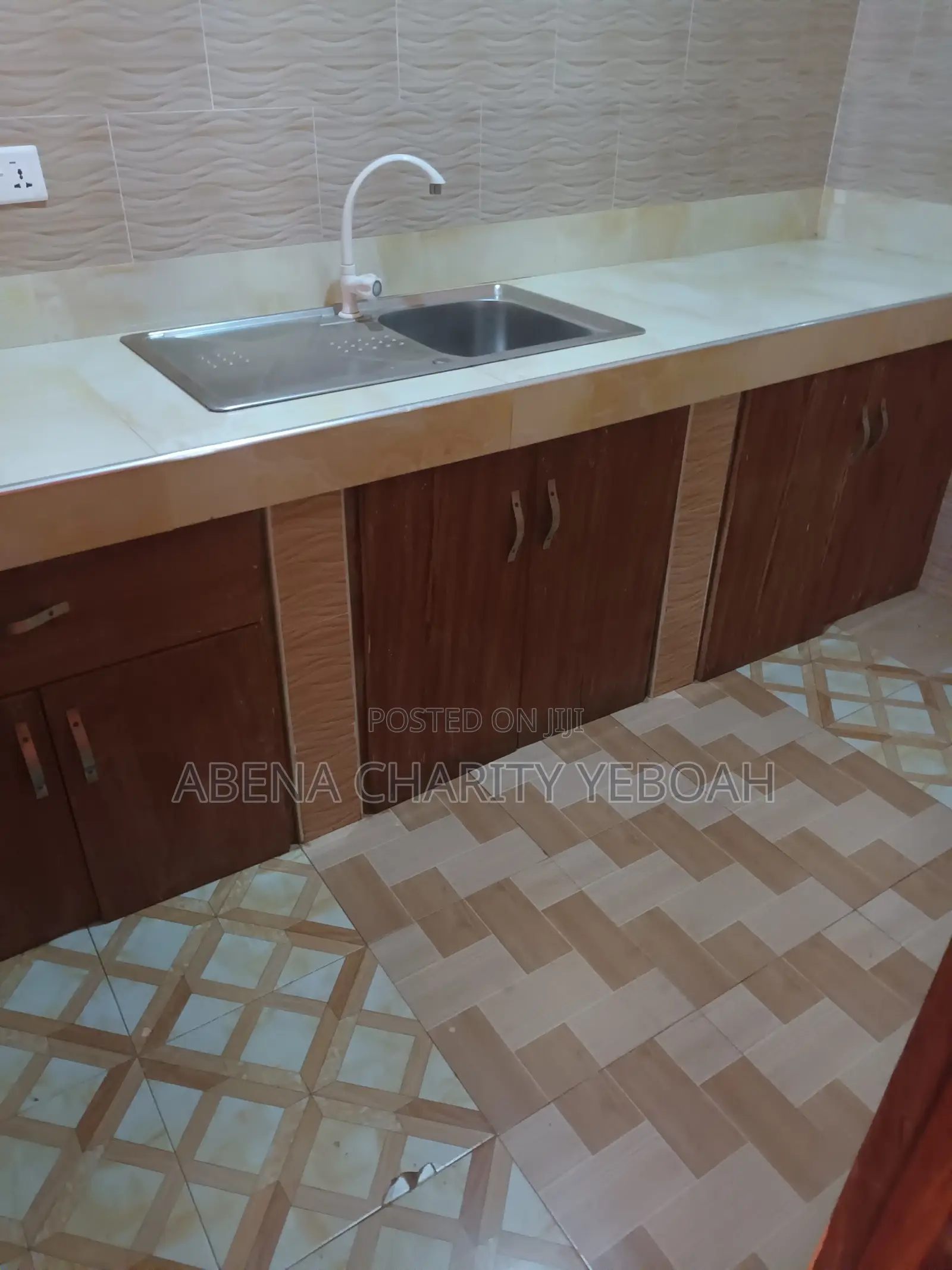 2bdrm House in West Hills Mall Area for rent