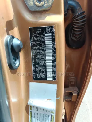 Toyota Matrix S Hatchback AWD (2.4L 4cyl 4A) 2009 Gold
