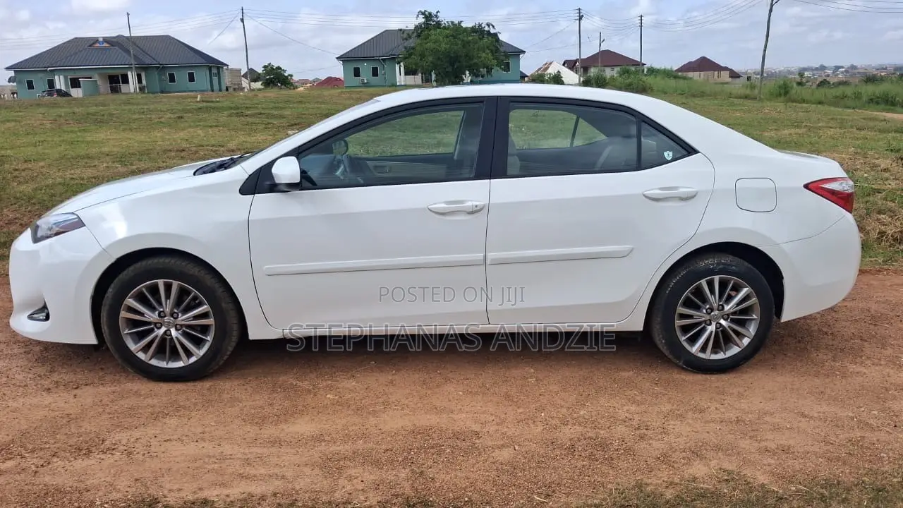 Toyota Corolla LE 4dr Sedan (1.8L 4cyl CVT) 2016 White