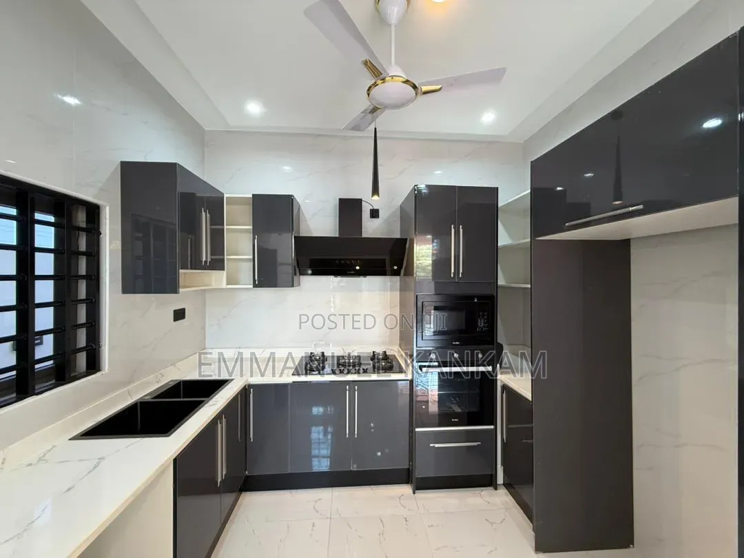 4bdrm House in Baatsona Total for sale