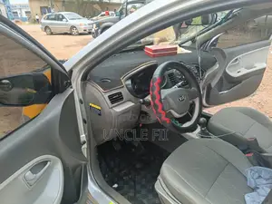 Toyota Corolla LE 4dr Sedan (1.8L 4cyl 4A) 2013 Brown