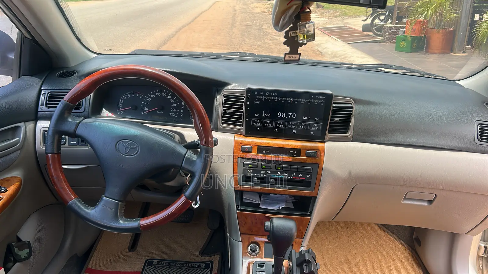 Toyota Corolla LE 4dr Sedan (1.8L 4cyl 4A) 2013 Brown